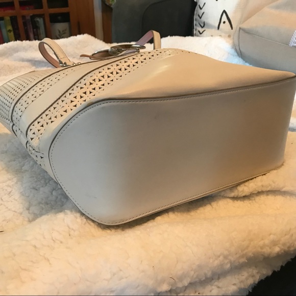 🔴4 for 25🔴 Nine West Laser Cut White Tote - Picture 3 of 8